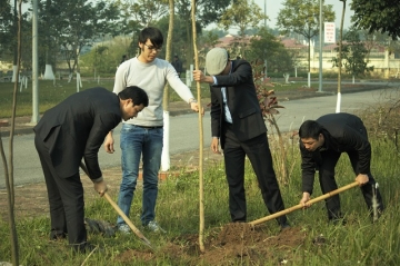 Trường Trung cấp Kỹ thuật – Nghiệp vụ Hải Phòng tổ chức trồng cây Xuân Bính Thân 2016
